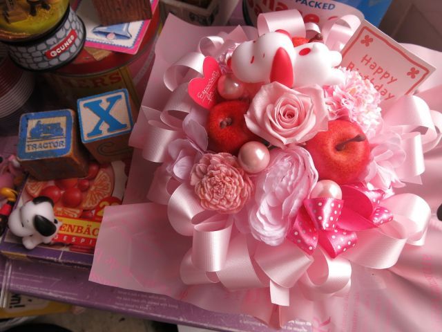 誕生日プレゼント スヌーピーマスコット 花束風 ラテ プリザーブドフラワー入りギフト ケース付き スヌーピーマスコットカラー・種類はおまかせ