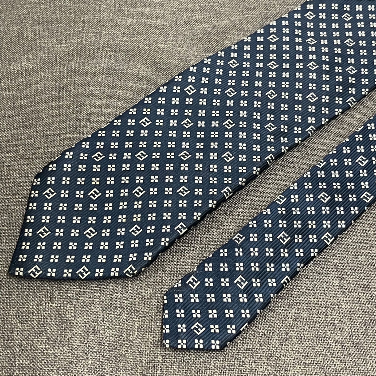 【pablow様】フェンディ ネクタイ NPA】FENDI フェンディ ネクタイ 黒系 - メルカリ