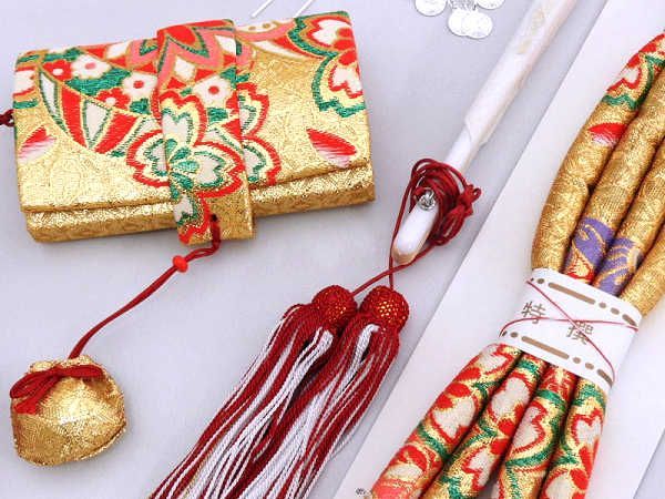 着物美人 送料込み 七五三 女の子 箱セコ3点セット 七五三箱セコ 女の子箱セコ 女の子帯締め 箱迫 丸ぐけ 帯締め 末廣 びら簪 女児 子供 キッズ 2 3歳 5 6 7歳 女の子着物用 七五三着物用 金 赤 ｍ525308