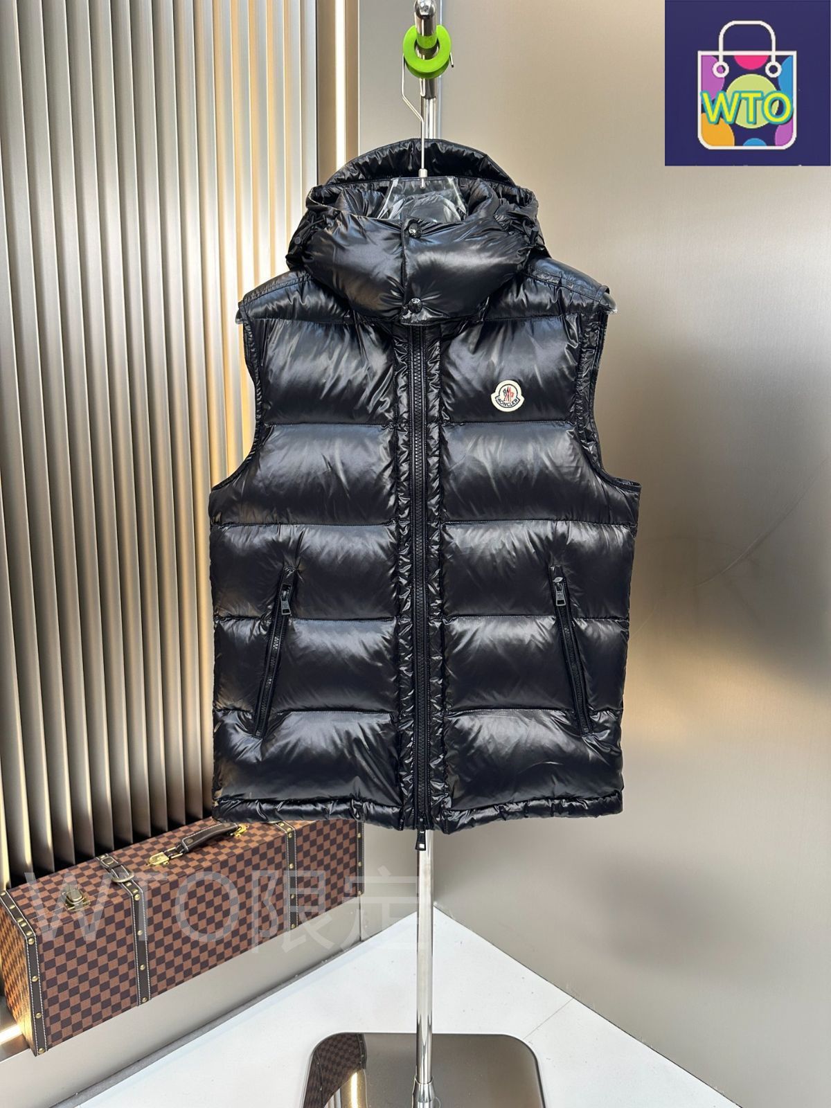 モンクレール ダウン ベスト｜本日限定特価｜新品未使用 - メルカリ