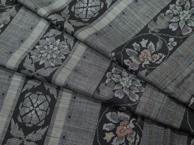 平和屋着物○本場大島紬 9マルキ 扇面吉祥花唐草文 正絹 逸品 CAAW7819yc