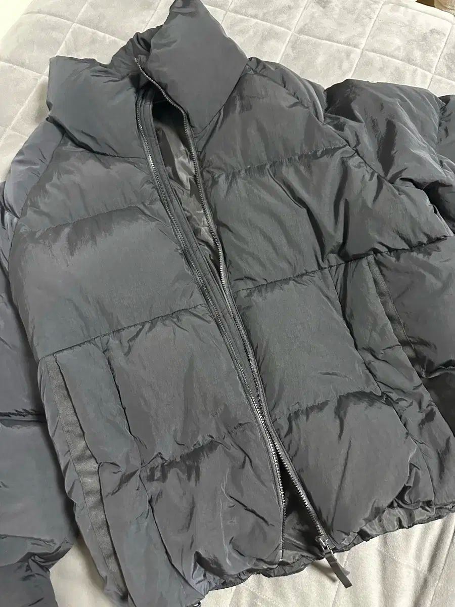 アディダス グラム オン パファー ダウン ショートダウン