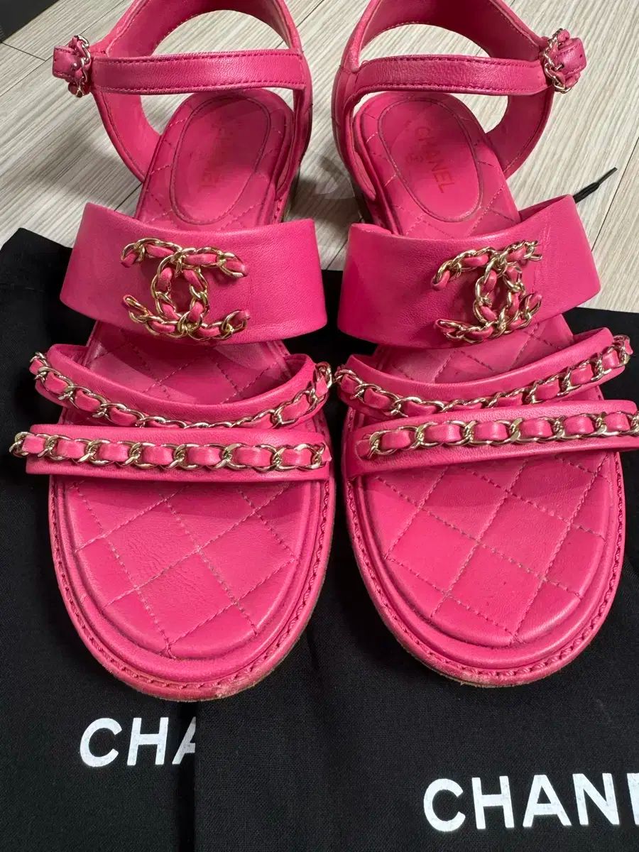 【圧倒的存在感】CHANEL チェーンデザイン サンダル CHANEL サンダル Sandals チェーンストラップ G35779 #35 22cm