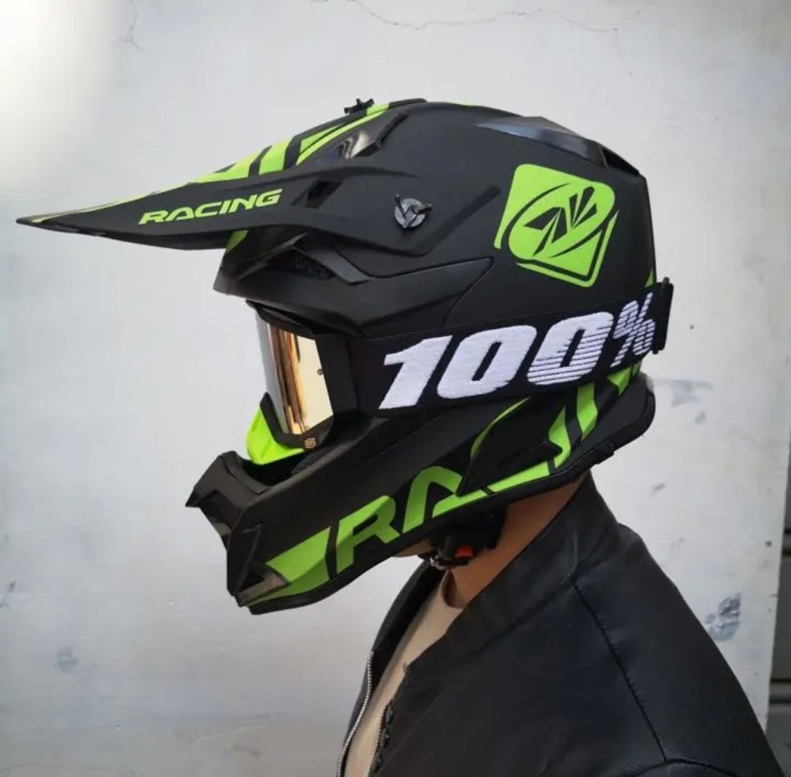 バイク　フルフェイス オンロードヘルメット　黒＆緑　M～XLサイズ選択可能！61-62cm標準装着