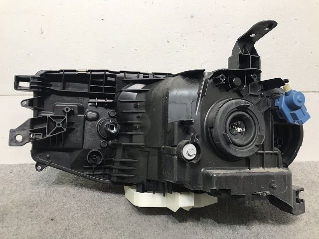 キューブ Z12/NZ12 右ヘッドライト/ランプ ハロゲン STANLEY P8190