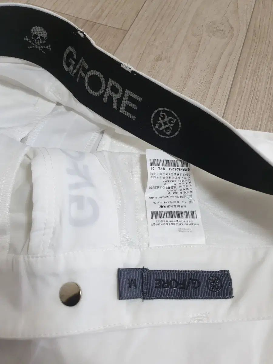 G FORE ジーフォア GFORE ゴルフウェア 半ズボン ホワイト ショートパンツ M