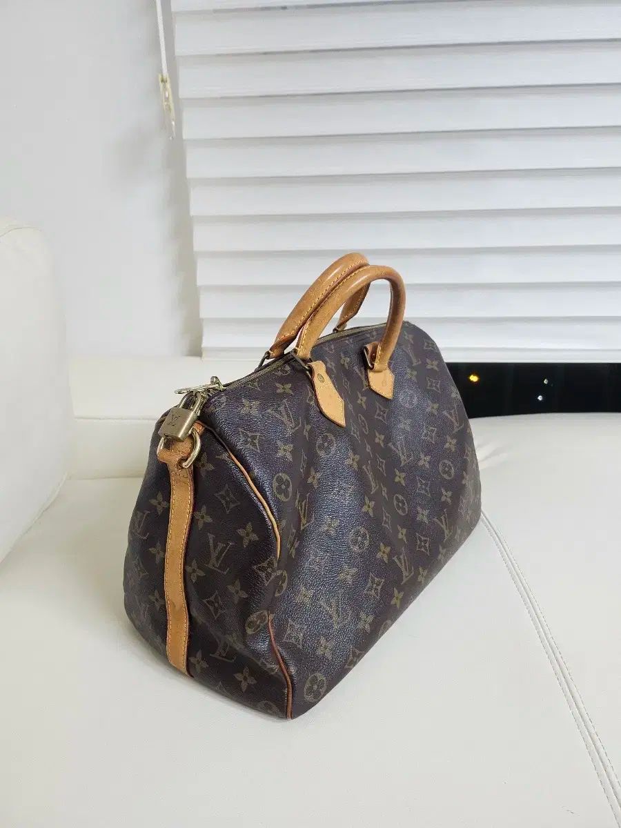 ルイヴィトン 正規品 バンドゥリエール 35