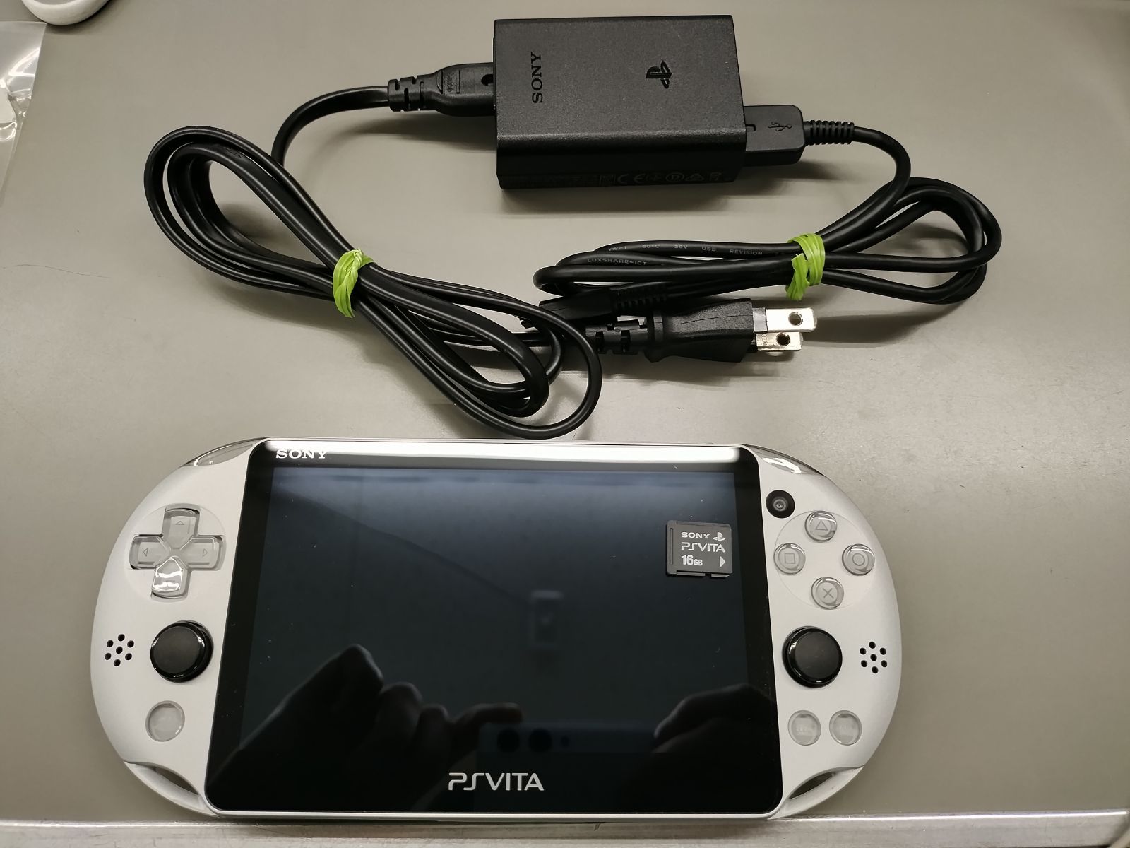 本体 PSVita PCH-2000 シルバー 外箱 説明書 59