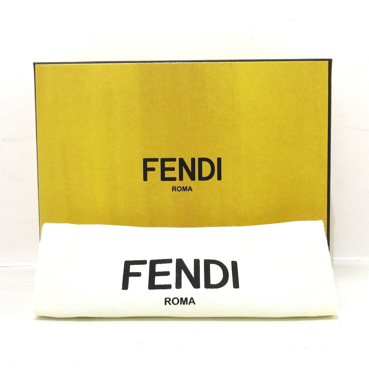 FENDI(フェンディ) 2つ折り財布美品  ピーカブー 8M0438 ネイビー レザー