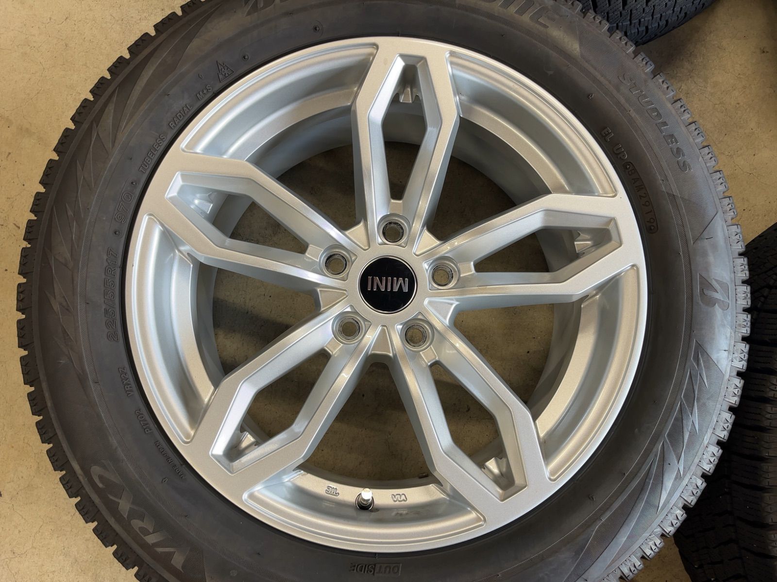 キレイ★スタッドレス 215/60R17 WAREN HOT STUFF ブリヂストン ブリザック REVO GZ ヴァーレン ホットスタッフ 17インチ★ バリ溝！キレイ！9.5分以上☆スタッドレス 215⁄60R17 グッドイヤー