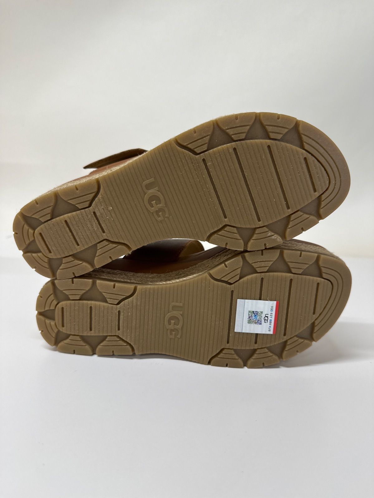 新品未使用】 UGG アグ 1119742 プラットフォームサンダル