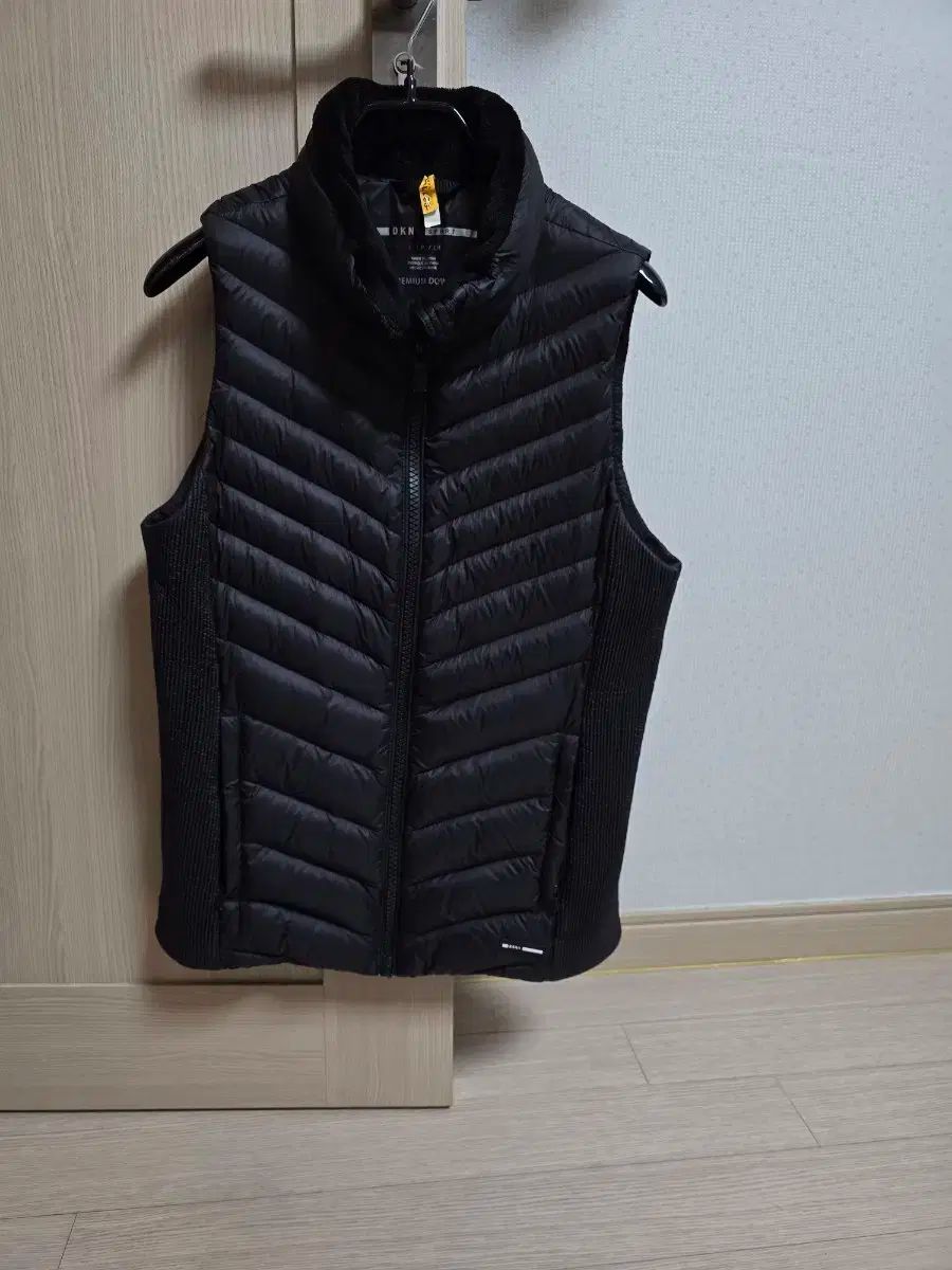 DKNY 軽量 アヒルファー ベスト