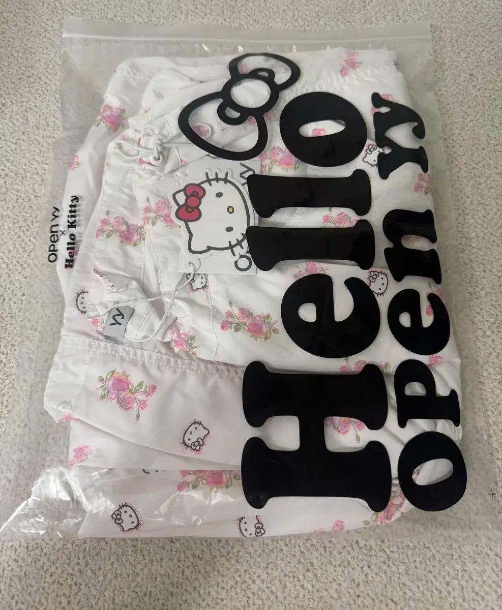 Open Yy ウィメンズ パンツ | SSENSE 日本 open yy ハローキティ柄