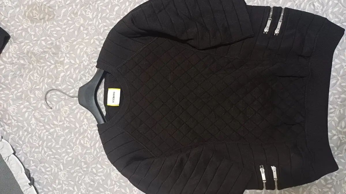  アイスバーグ 黒 キルティング 半袖 Tシャツ 半袖(Tシャツ) Tシャツ カットソー