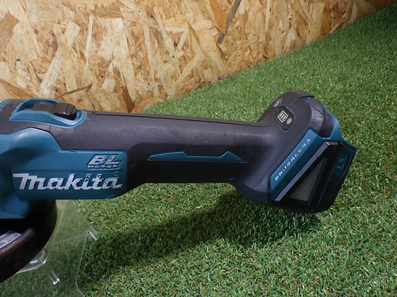 金属の切断 研削 研磨などに makita マキタ 18V 125mm 充電式ディスクグラインダー GA504D 品 HRDEVELOPMENT_JP