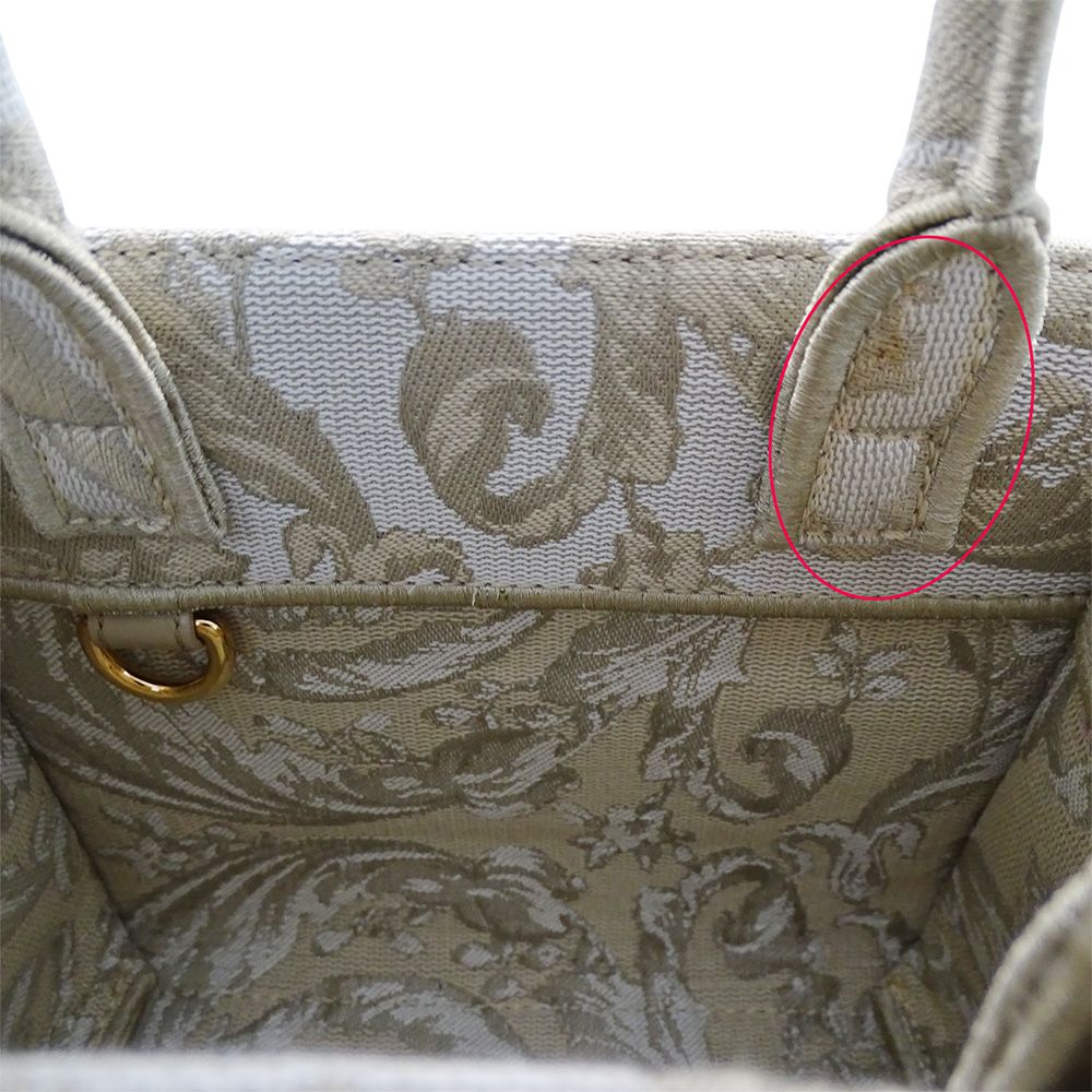 VERSACE 花柄 ショルダーバッグ 黒　ジャガード　アテナ VERSACE 花柄 ショルダーバッグ 黒 ジャガード アテナ