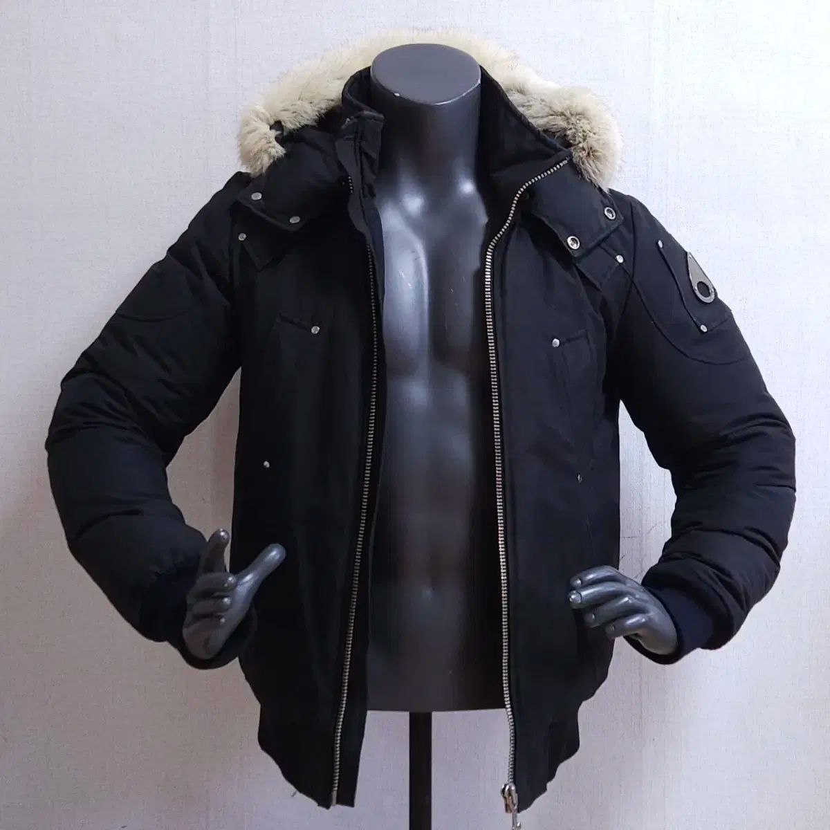 Moose Knuckles ブラックダウンジャケット