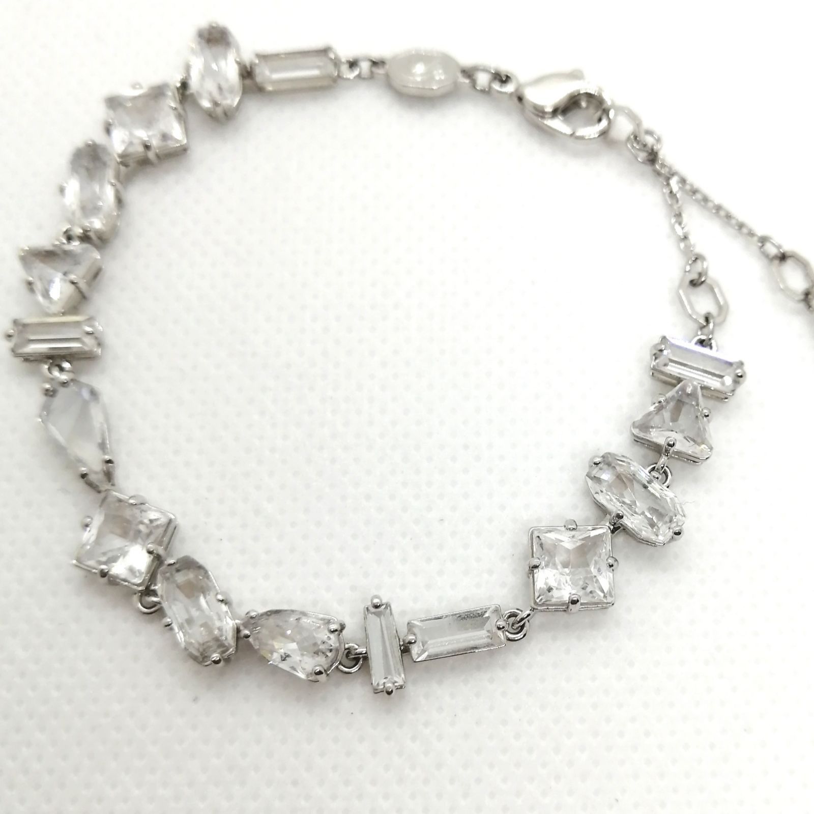 SWAROVSKI/正規品・関税・配送込/ Mesmera ブレスレット SWAROVSKI スワロフスキー Mesmera ブレスレット追跡送料関税込