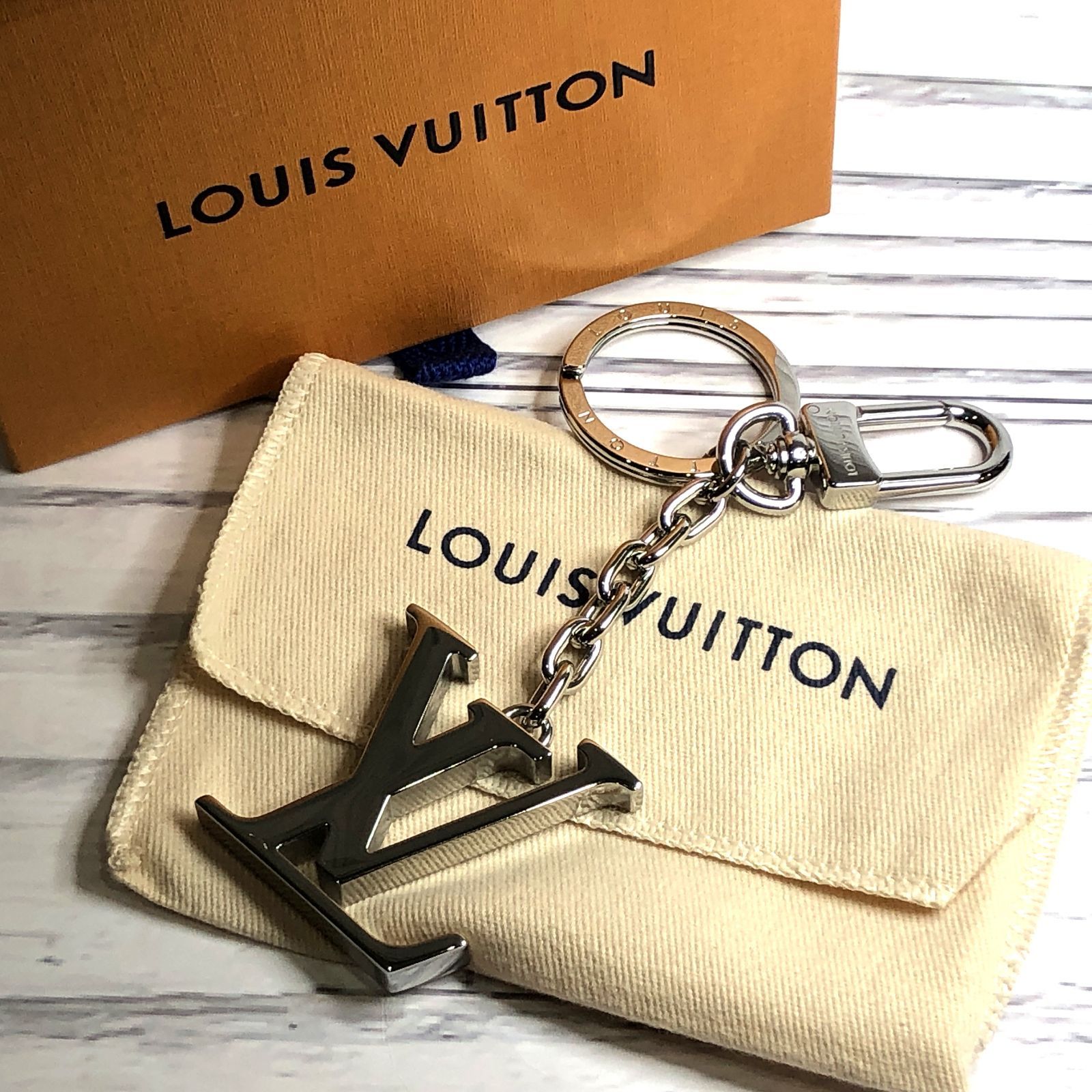 安い最新品ルイヴィトン キーホルダー イニシアル LV チャーム 中古品(73083) 小物