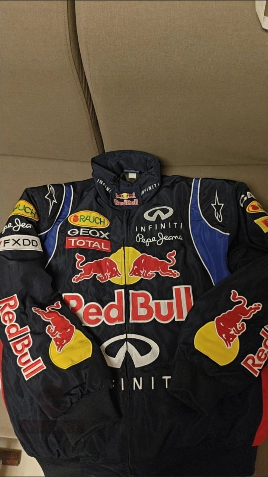 レッドブルRED BULL INFINITIインフィニティ F1 レーシングジャケット 刺繍 中綿ブルゾン ブラック - メルカリ