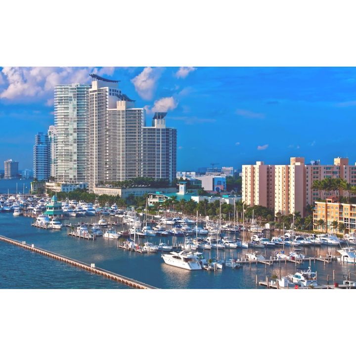 最安値，爆買い絵画風 壁紙ポスター (はがせるシール式) マイアミ マリーナ ヨットハーバー 夕暮れ フロリダ州 アメリカ カリブ海 キャラクロ UMAM-005W1 (ワイド版 921mm×576mm) ＜日本製＞ ウォールステッカー その他