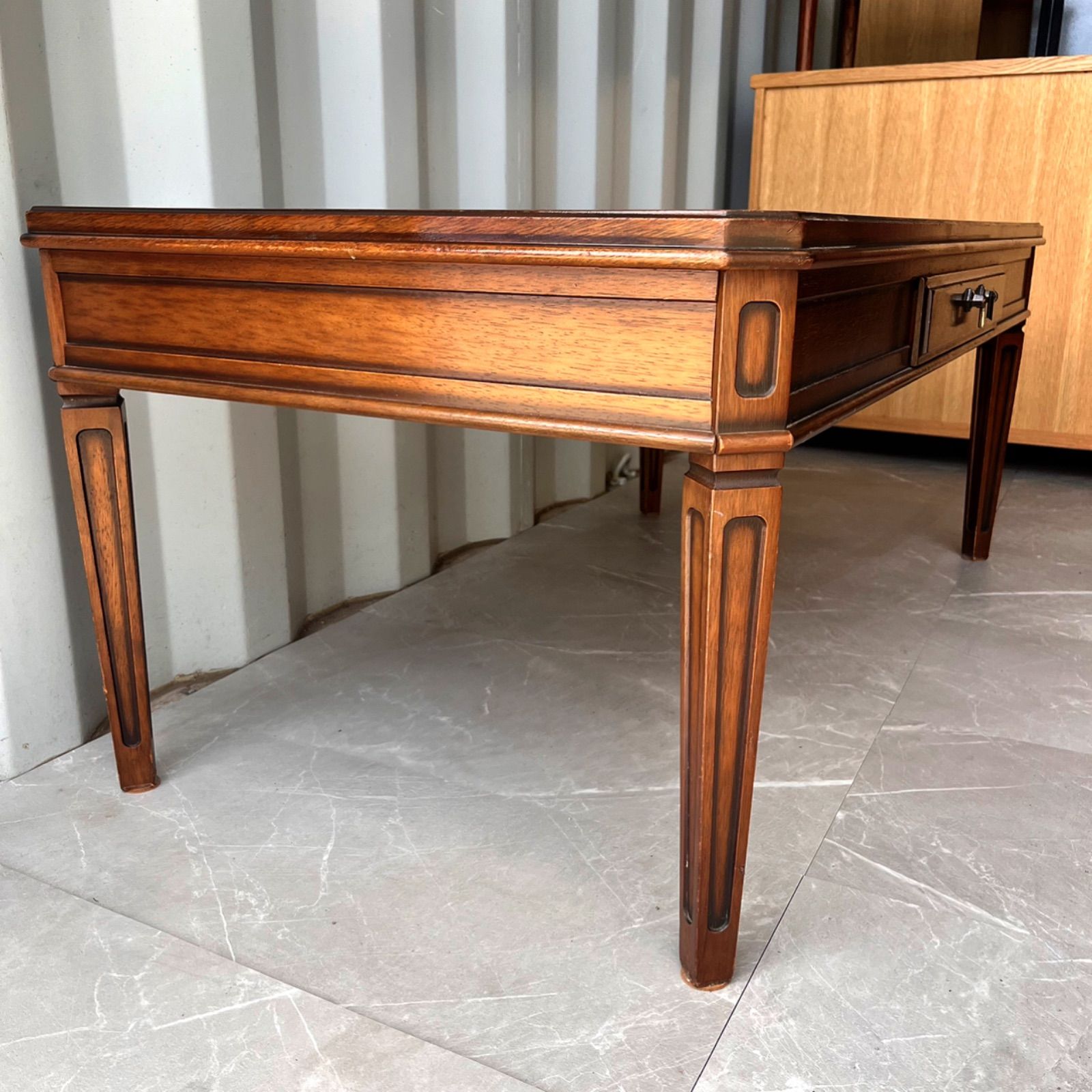 取付無料！マルニ地中海ロイヤル 天然木おしゃれアンティークローテーブル✨ 取付無料！マルニ地中海ロイヤル 天然木おしゃれアンティーク収納付き