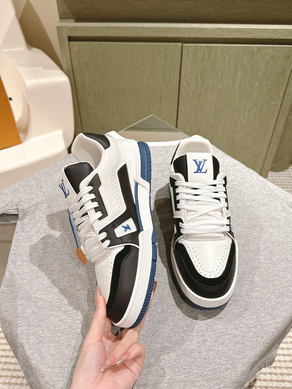 【靴で遊び心】LOUIS VUITTON★Trainer スニーカー LV Trainer Sneaker - Women - Shoes | LOUIS VUITTON ®