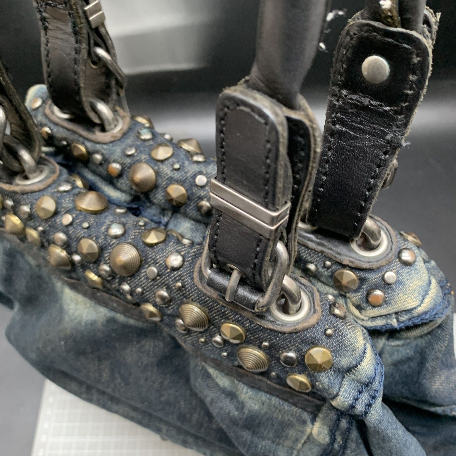 DIESEL スタッズ付きレザーハンドバッグ Z289 Diesel ディーゼル スタッズ付き デニムハンドバッグ