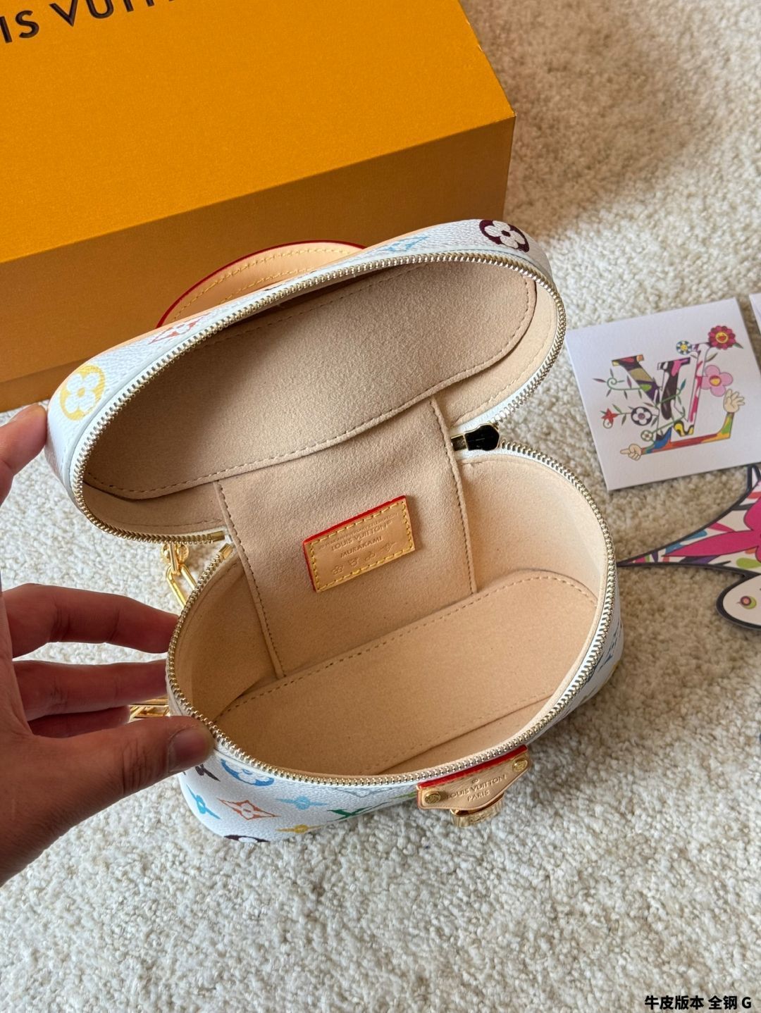 【愛らしいフォルム♪】ルイヴィトン×村上隆 ヴァニティポーチ 今日特価】Louis Vuitton 2025 Murakami White Multicolor