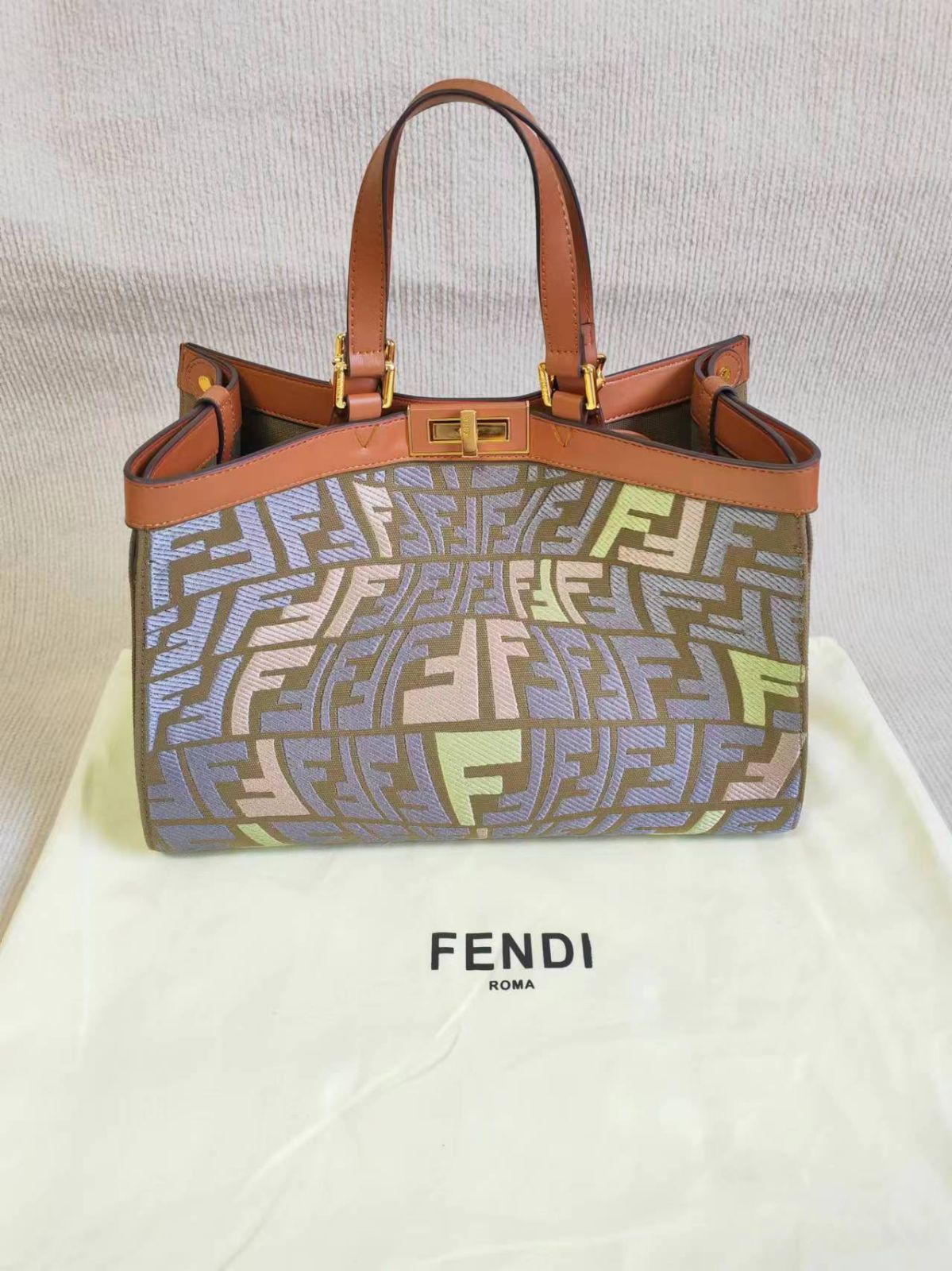 FENDI PEEKABOO X-TOTE キャンバスバッグ