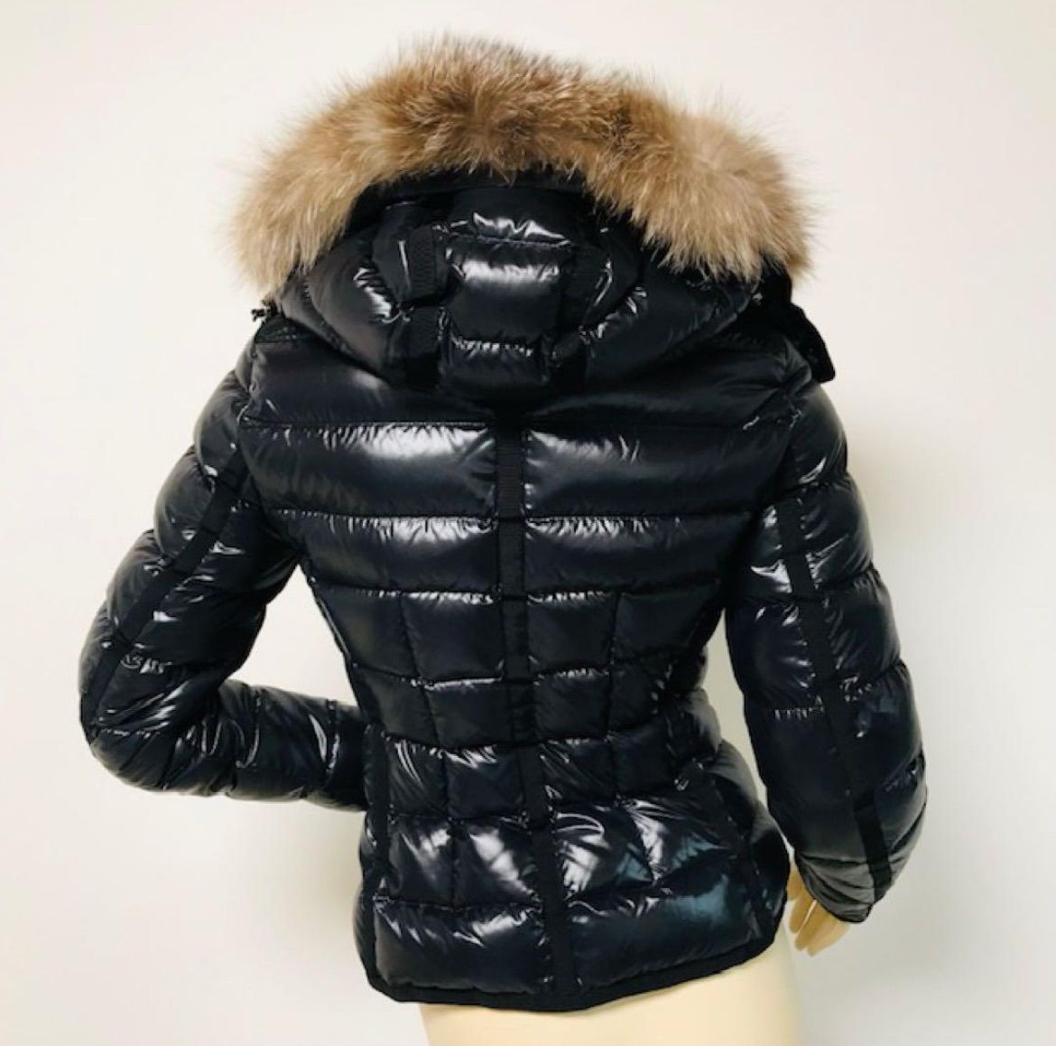 美品 MONCLER \"ARMOISE アルモワーズ\" 確実正規 ブラック T0 MONCLER ARMOISE(モンクレール アルモワーズ) - 海外通販のBUYMA