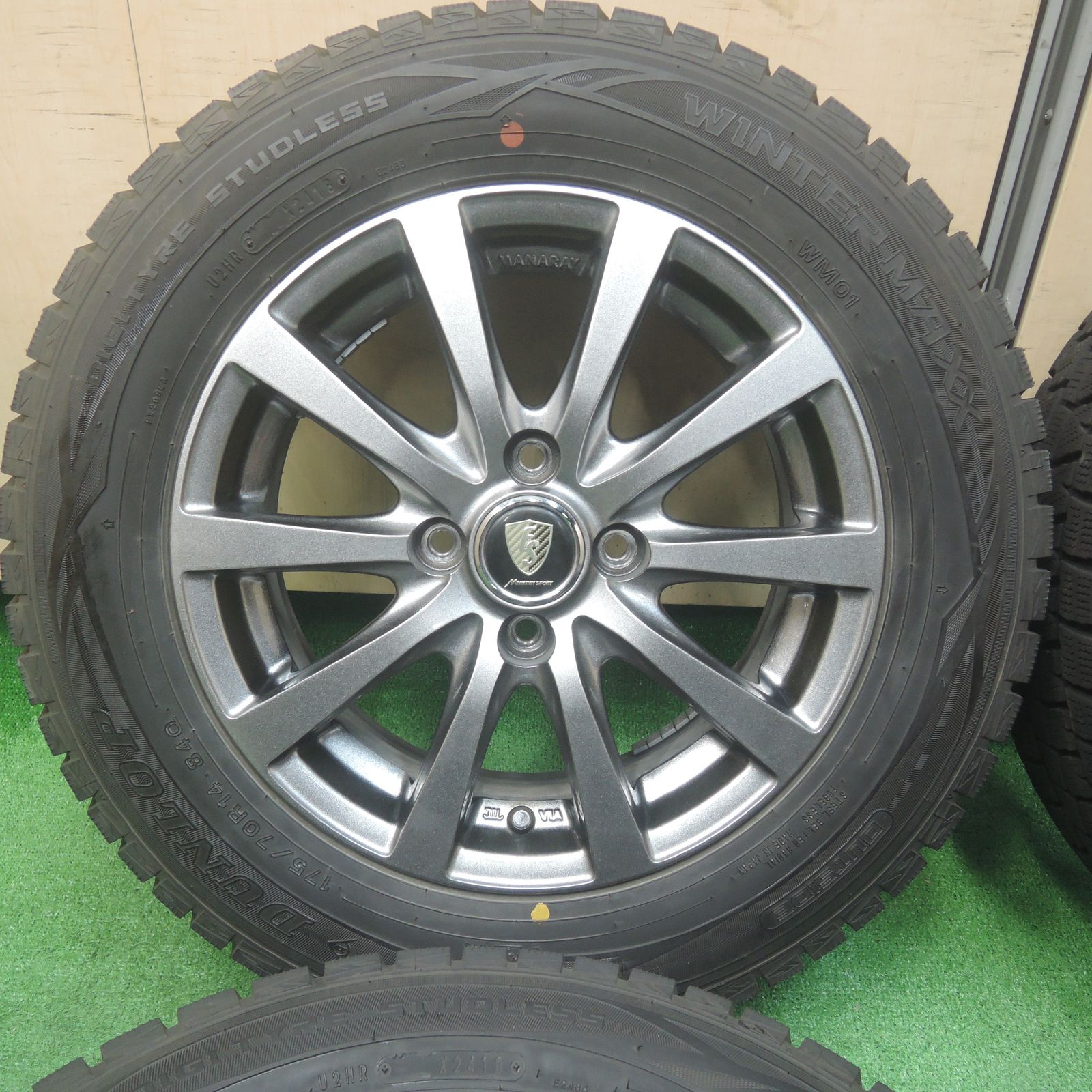 *送料無料*バリ溝！キレイ！9.5分以上★スタッドレス 175/70R14 ダンロップ ウインターマックス WM01 MANARAY SPORT  マナレイ 14インチ PCD100/4H★3121302SYス