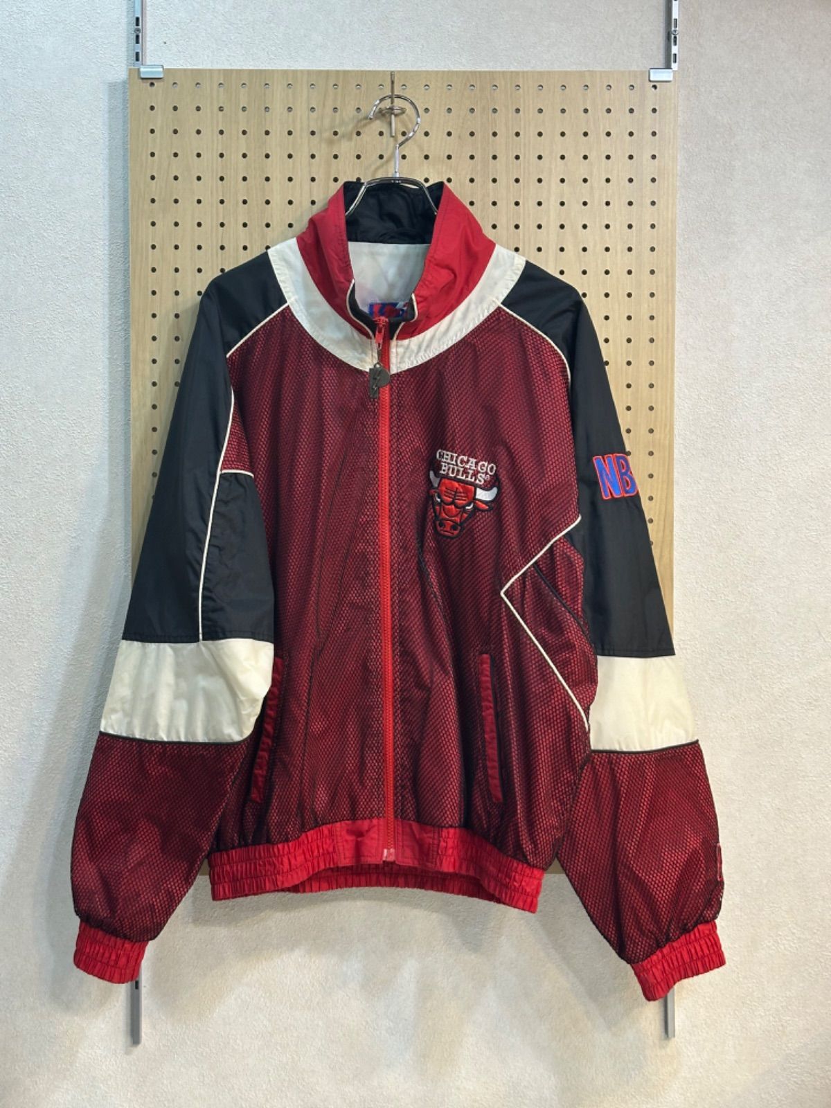 品 PRO PLAYER CHICAGO BULLS NYLON JACKET
