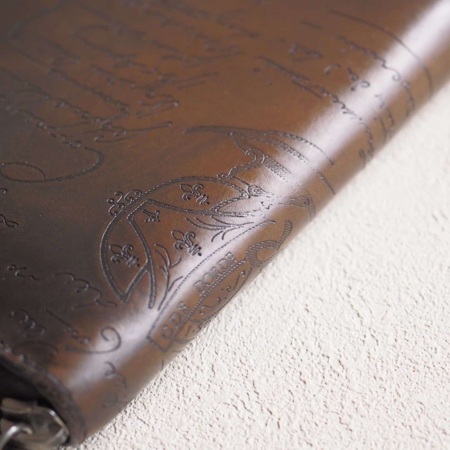 ベルルッティ BERLUTI イタウバ ITAUBA カリグラフィ ラウンド