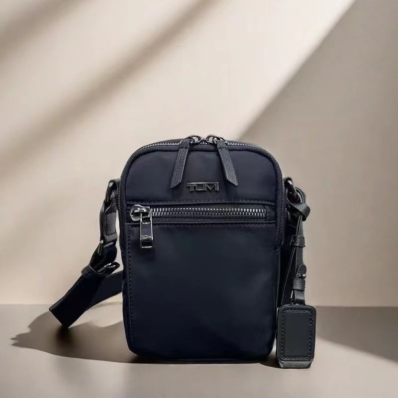 新品✨ TUMI トゥミ ショルダーバッグ VOYAGEUR 196614 ペルシャ 軽量  