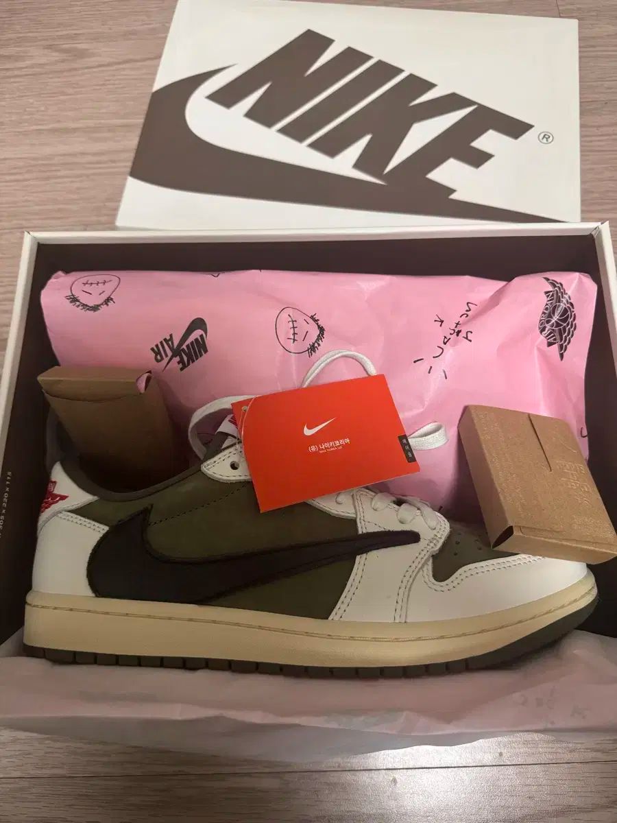 【雷市場（ポンジャン）商品韓国直送】 NIKE(ナイキ) トラビススコット リバース オリーブ 265