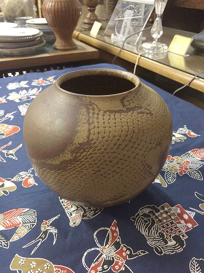 セール！・ 里見焼　花瓶　網紋様　石井豊 作　径；190　高；180mm セール！・ 里見焼花瓶網紋様石井豊 作径；190高；180mm