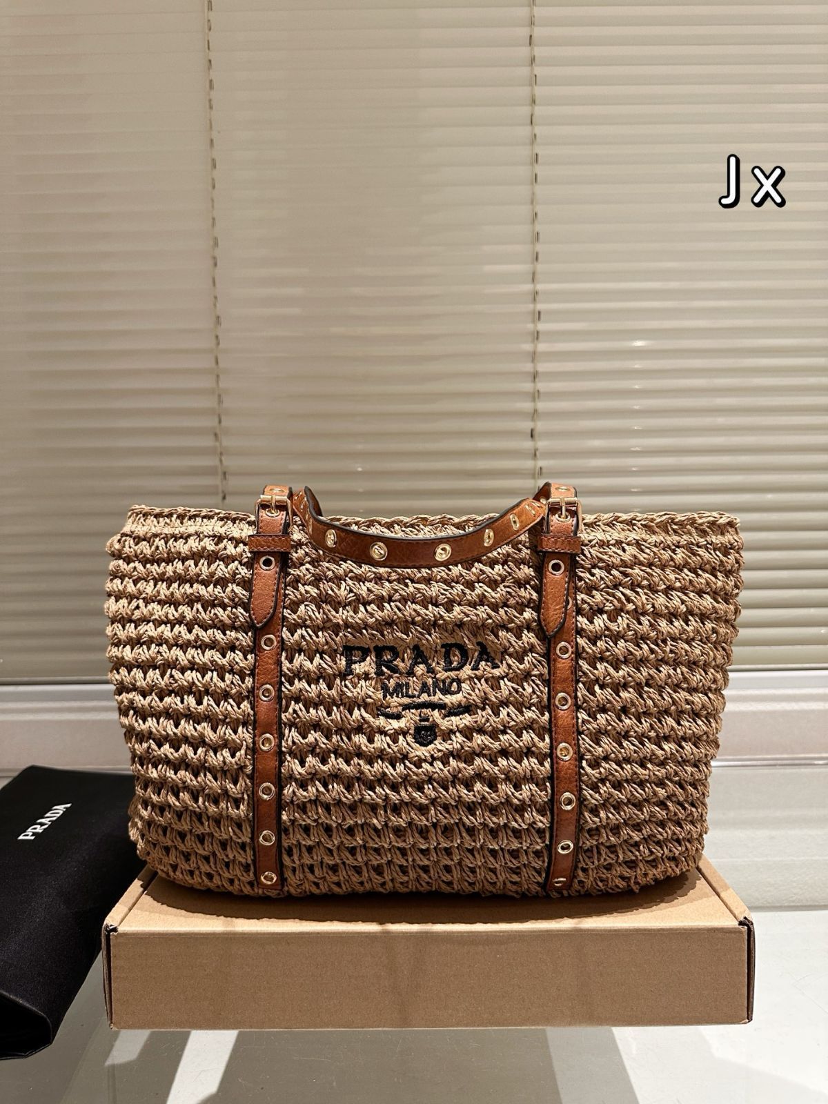今日特価】Prada Raffia Shopping Bag 35cm / プラダ ラフィア
