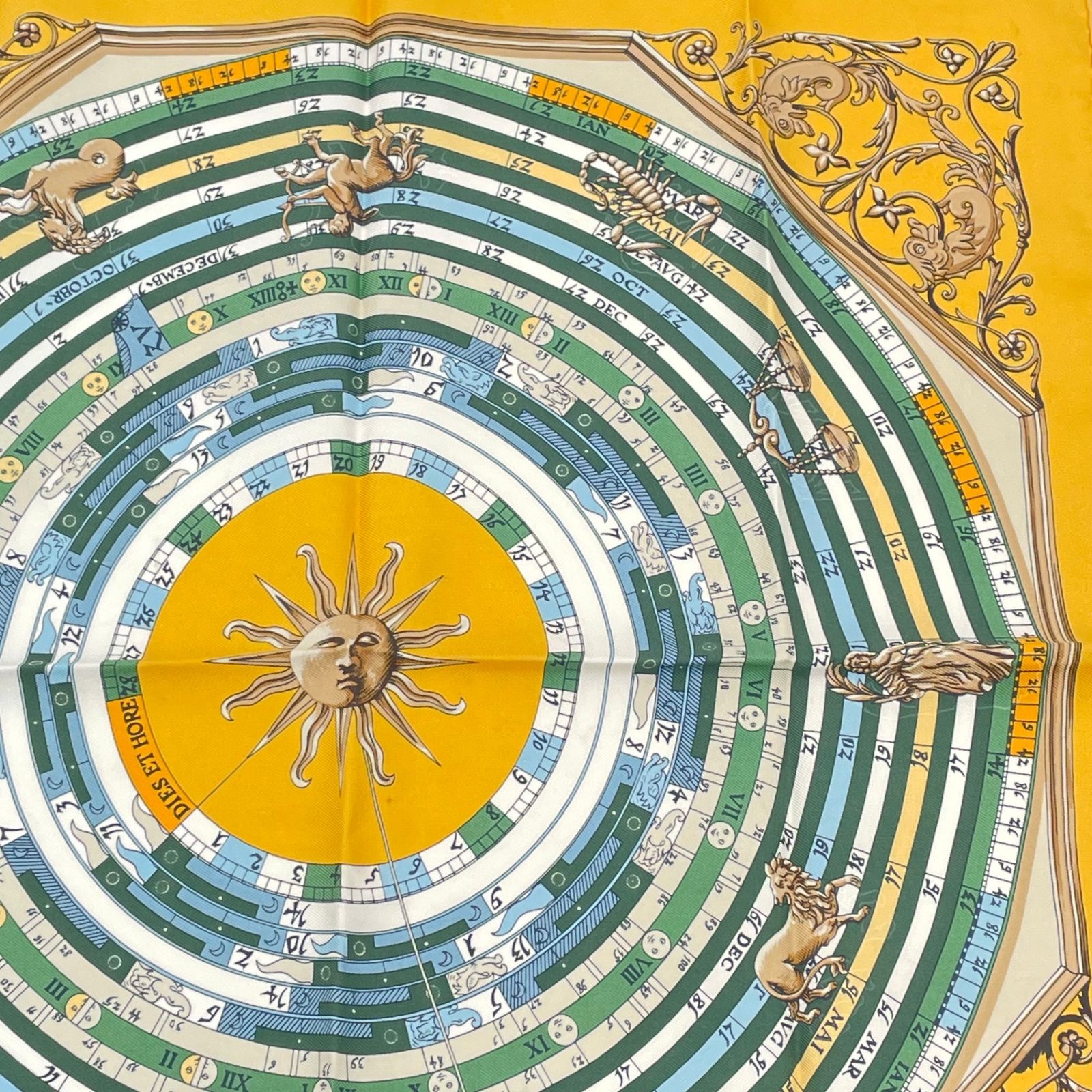 HERMES エルメス カレ90 占星術 DIES ET HORE シルク HERMES エルメス カレ90 占星術 DIES ET HORE スカーフ ゴールド