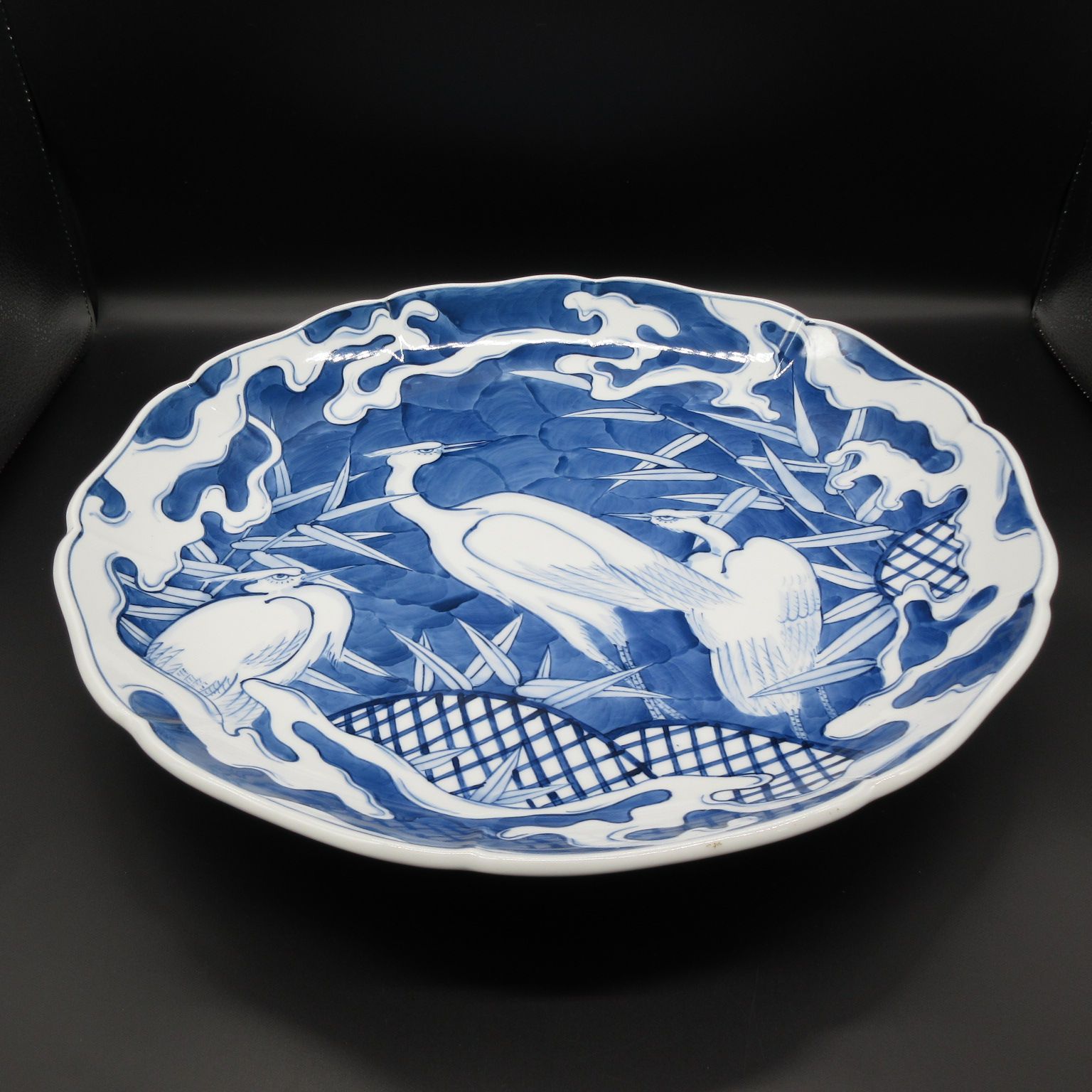 ☆ 陶磁器 有田焼 松右衛門作 青絵染付 白鷺図 大皿 盛皿 額皿