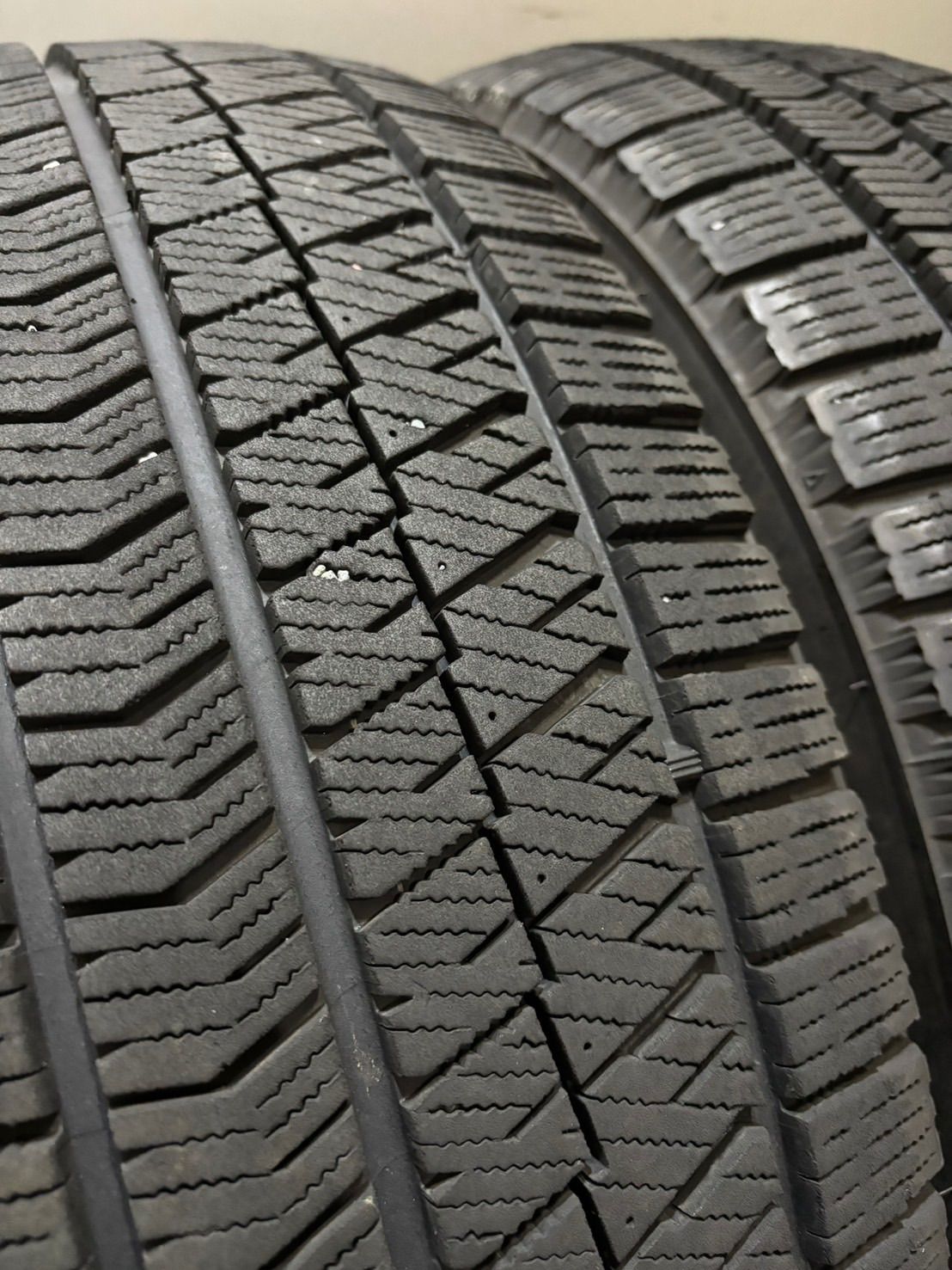225|45R18 BRIDGESTONE|VRX2 21年製 スタッドレス 4本 ブリヂストン ブリザック クラウン 南5-K379 FFCRYSTALESIA_COM