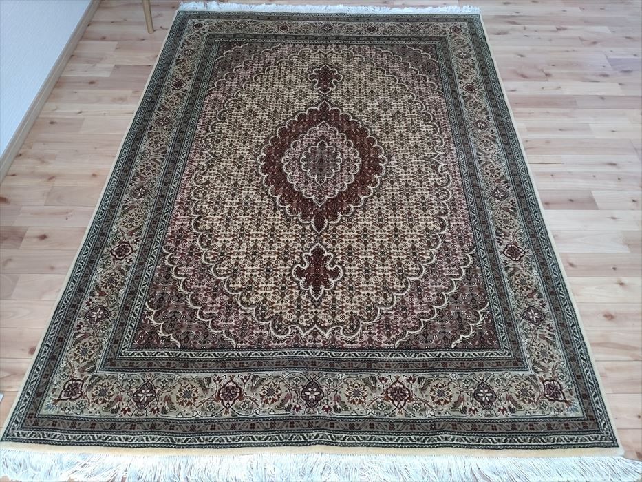 ペルシャ絨毯 タブリーズ産(マヒ柄) 手織ウール&シルクNo.147 ペルシャ