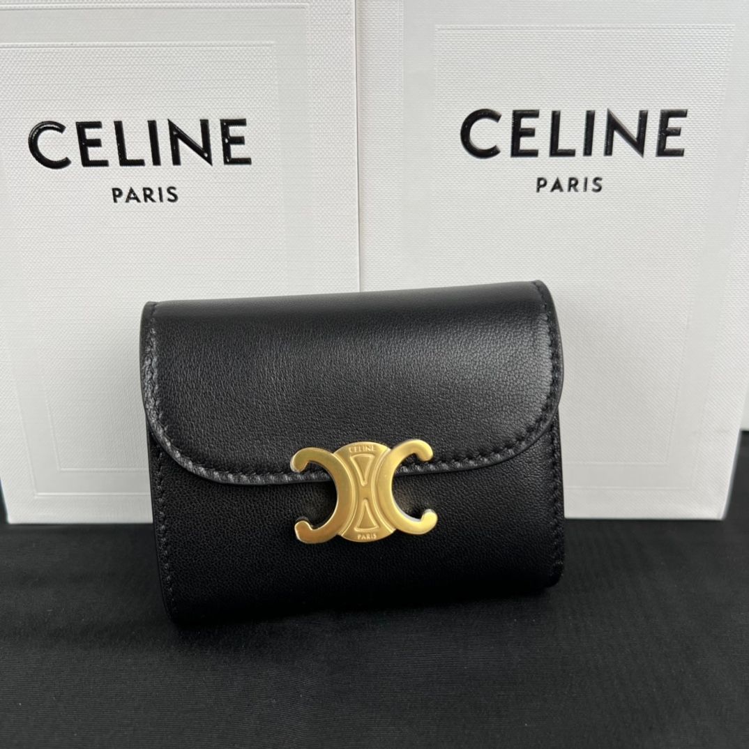 CELINE ポルトモネ トワール トリオンフ 黒 CELINE セリーヌ トリオンフ 三つ折り財布 カーフスキン 黒