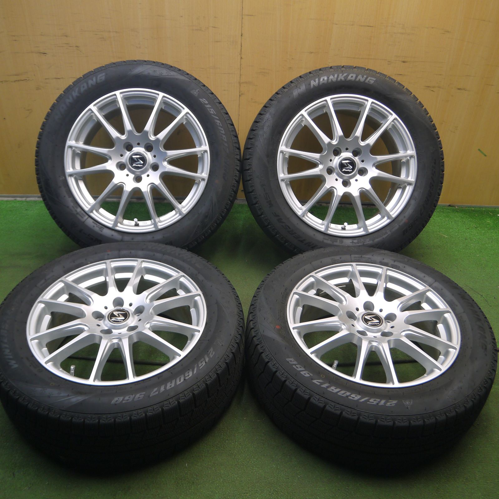 送料無料*バリ溝！21年！キレイ！9.5分☆スタッドレス 215/60R17 