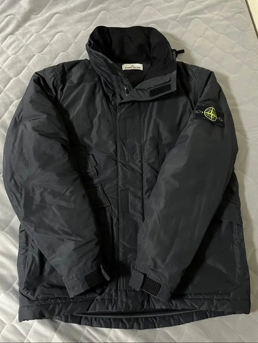 STONE ISLAND(ストーンアイランド) MicroLabs プリマロフト 敗北