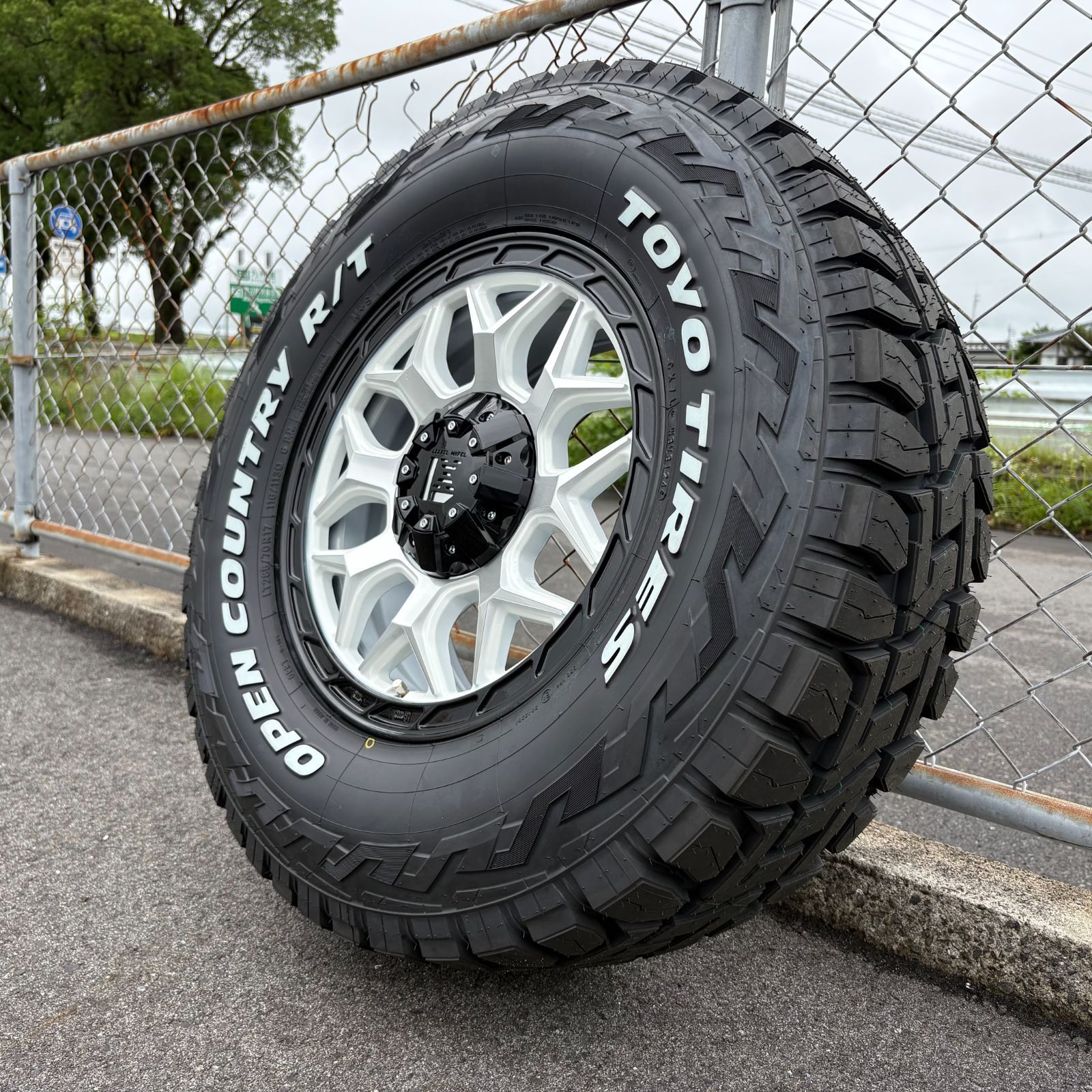 最大60％オフ！ 期間 4本セット ランクル300 ランクル250 17インチ レクセルホイール インフェルノ TOYO OPENCOUNTRY RT 285 70R17 265 70R17 【大特価!!】