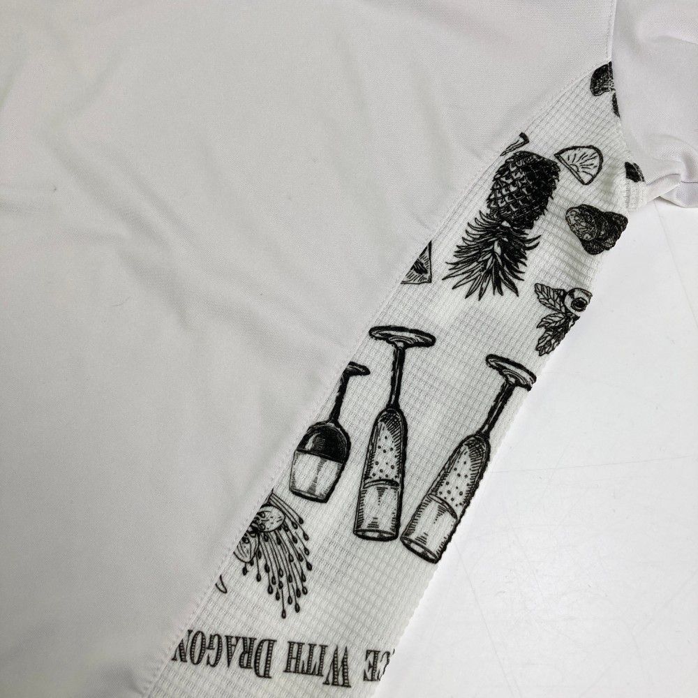 サイズ：2 DANCE WITH DRAGON ダンスウィズドラゴン  ハイネック半袖Tシャツ  ホワイト系 [240101462009] ゴルフウェア メンズ ストスト サイズ：2 DANCE WITH DRAGON ダンスウィズドラゴン ハイネック