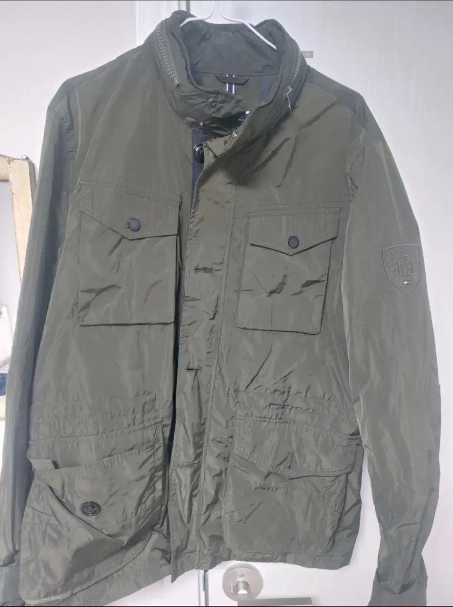 【雷市場（ポンジャン）商品韓国直送】 Tommy Hilfiger(トミーヒルフィガー) ウインドブレーカー マウンテンパーカー 出品