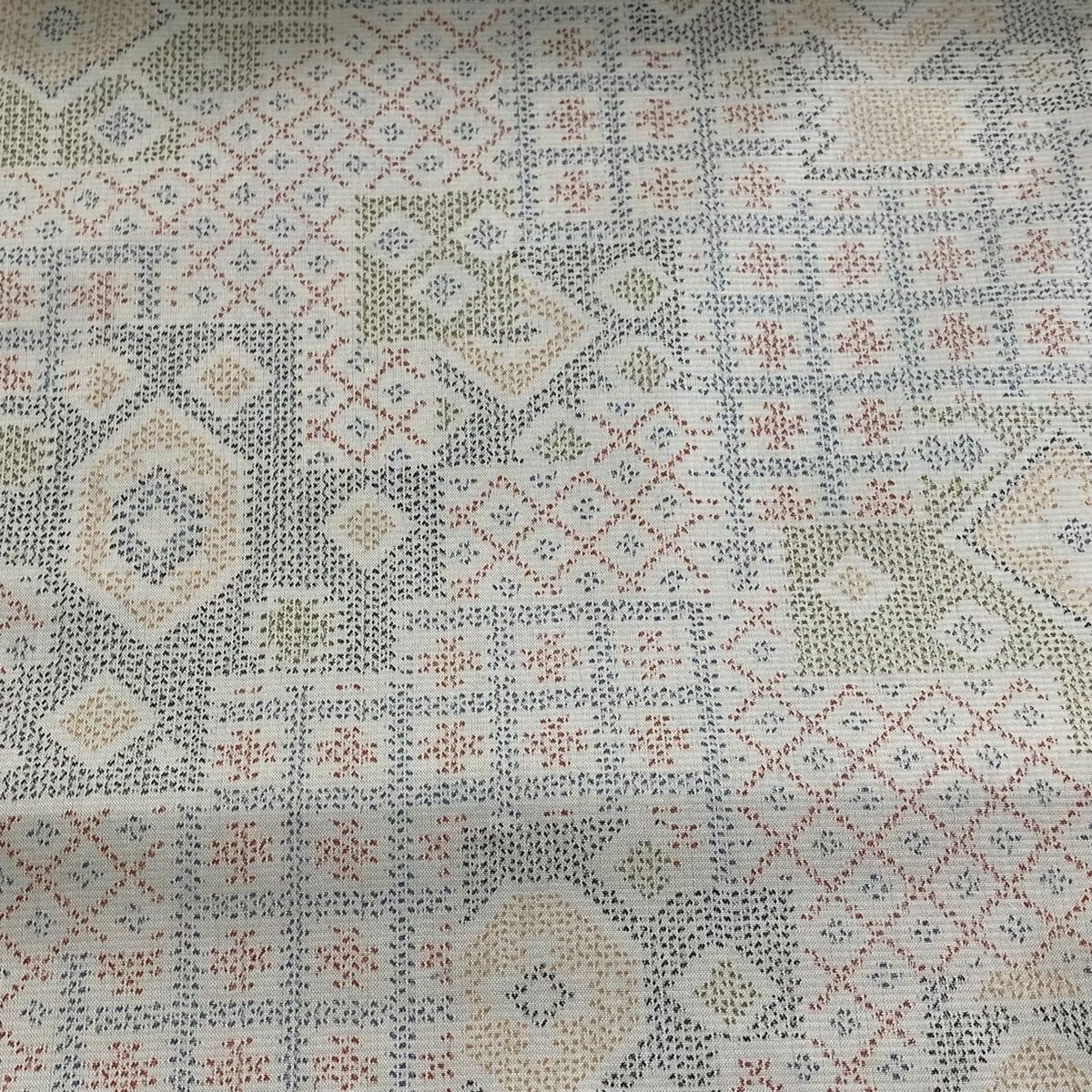 反物 秀品 紬 証紙あり 格子 幾何学模様 クリーム 正絹