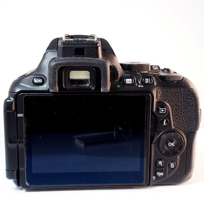 【未使用に近い】Nikon ニコン D5600 ダブルズームキット ニコン 中古 1年保証 美品 Nikon D5600 ダブルズームキット : Premier